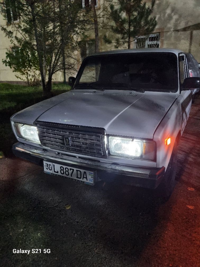 Автомобиль 2107.