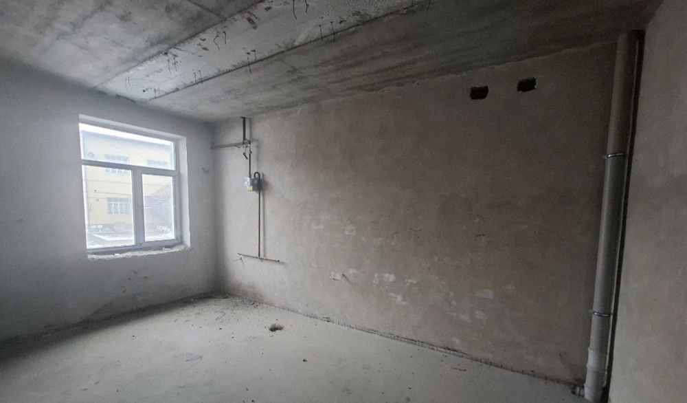 3 xonali kvartira sotiladi