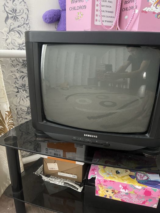 Телевизор две штуки, цветные, для дачи, сто, вахтерам