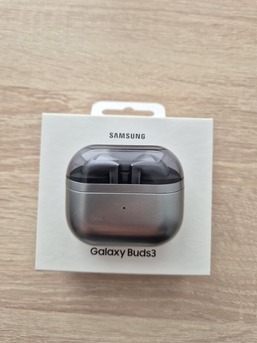 Samsung Buds 3 черного цвета