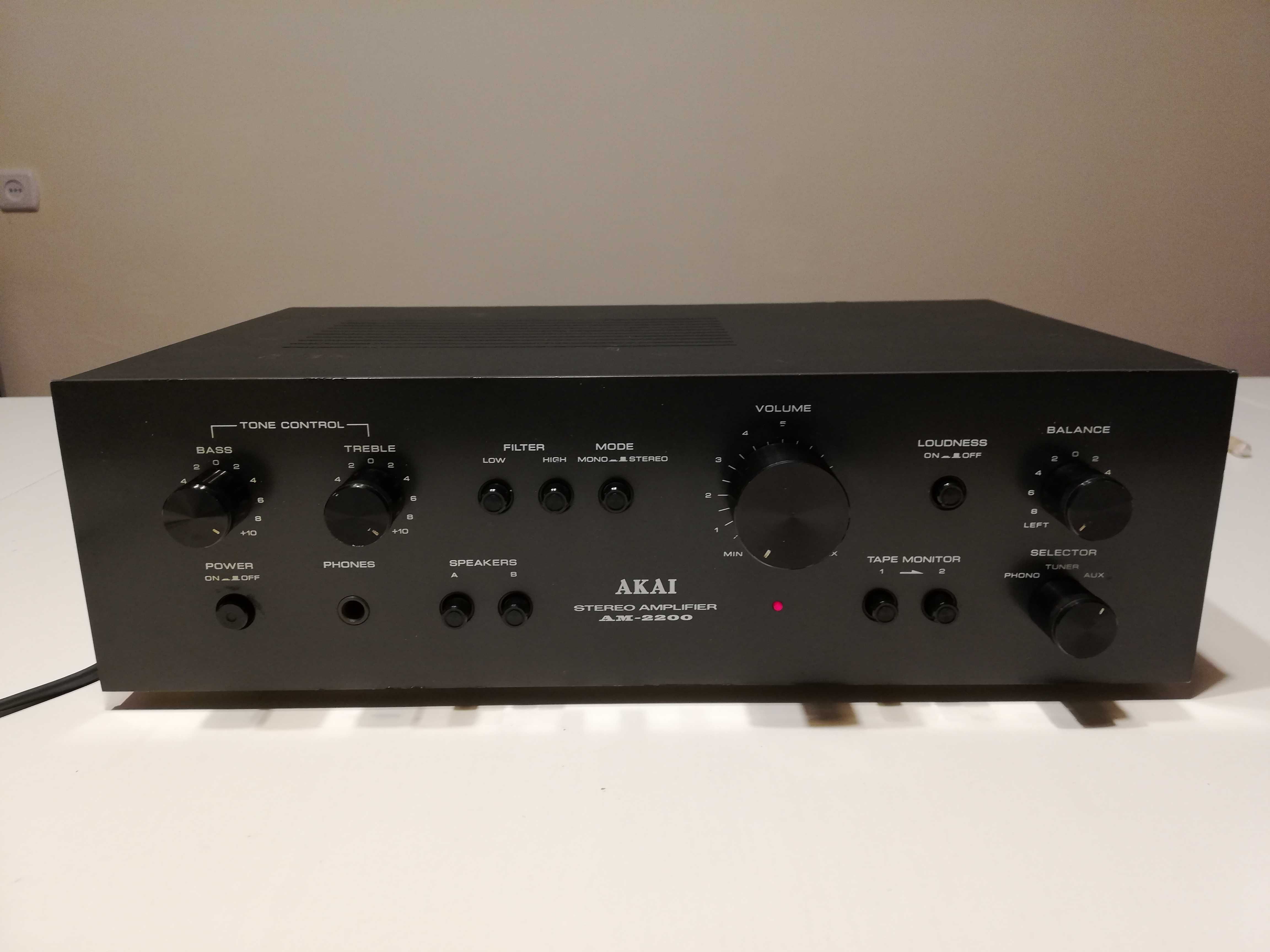 Amplificator Stereo AKAI model AM2200 -Vintage/made in Japan/Impecabil