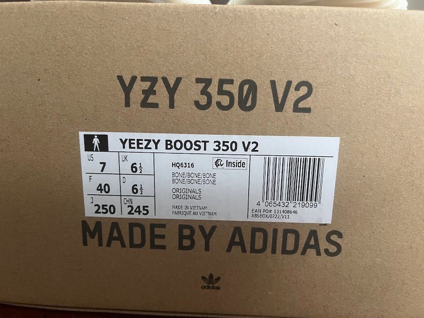 Нови, оригинални маратонки Adidas Yeezy Boost 350 V2 bone, размер 40