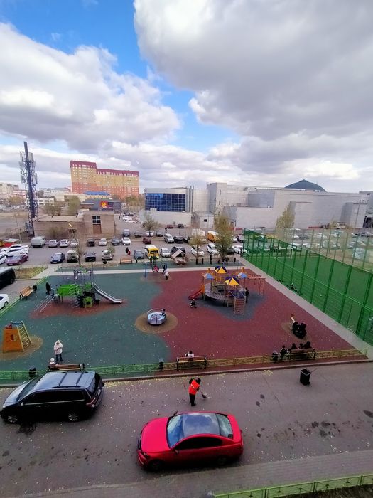 2ух.ком. 4эт.70кв.м. ЖК Тамыз, 260тыс.+ком.услуги