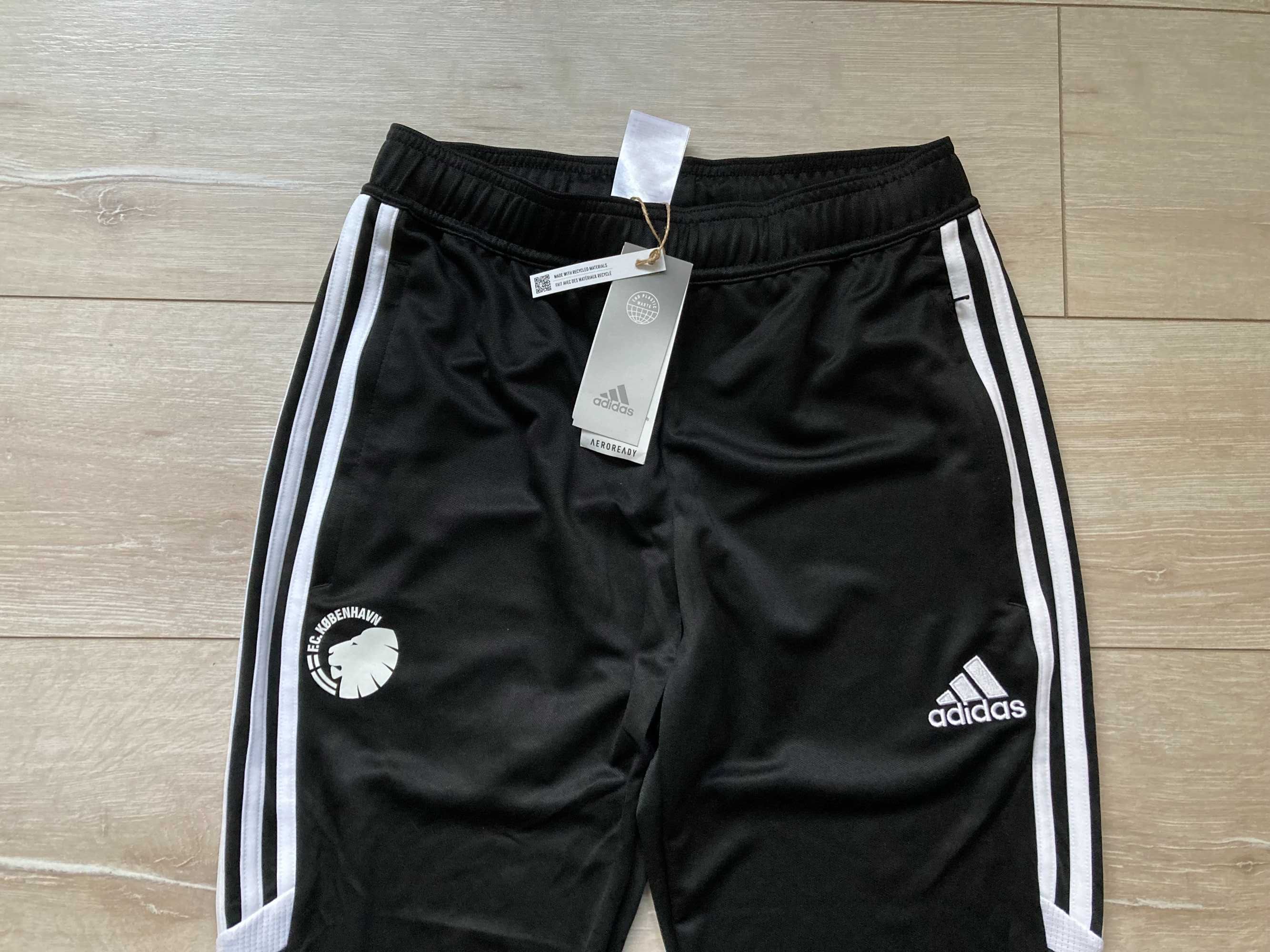 НОВО Адидас Adidas долнище долница на Копенхаген размер S