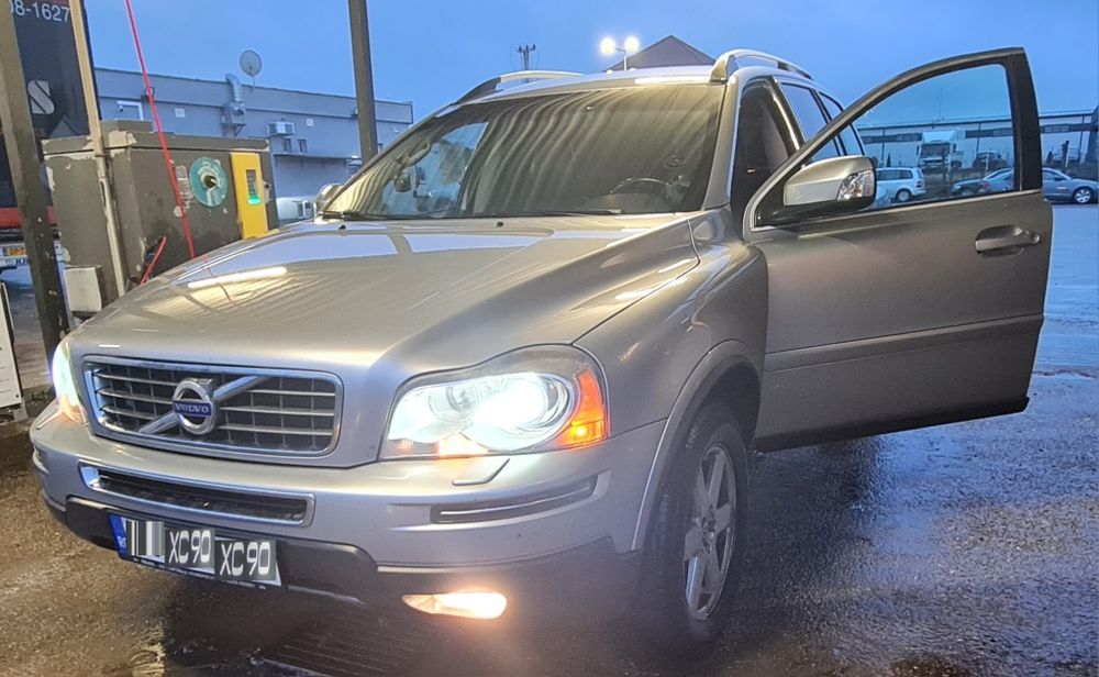 Volvo XC90 2.4 D5 AWD 7 locuri – Full Option – 2011