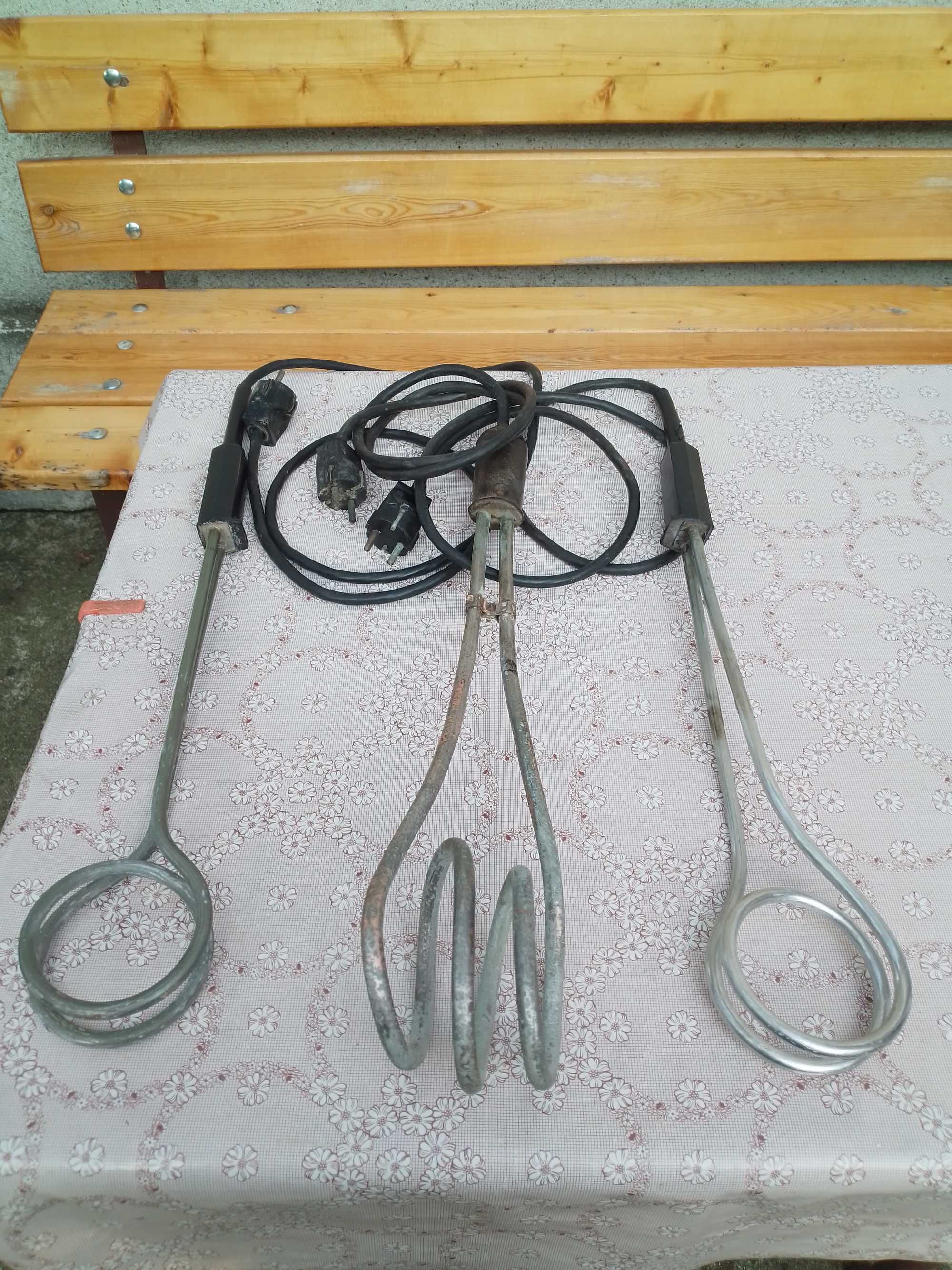Продавам три нагревателя за вода и нагревател за 5 л.немски бойлер.
