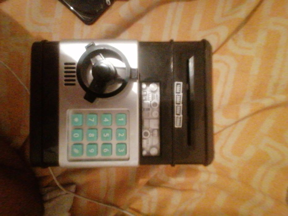 Електронна касичка с парола