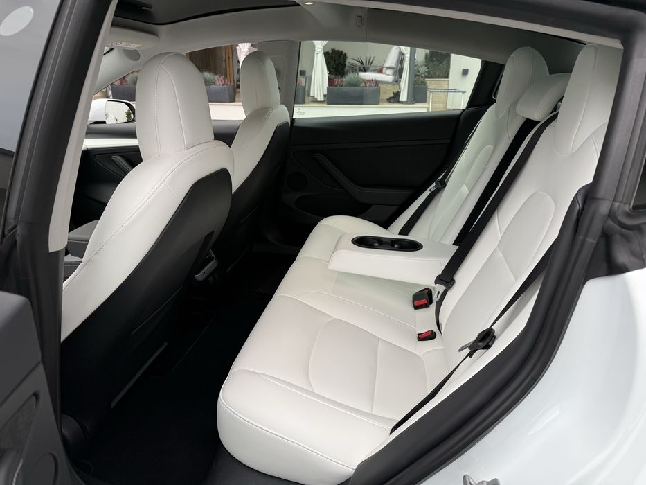 Vand Tesla 3 Performance TVA 21 % Deductibil !!! Interior ALB !