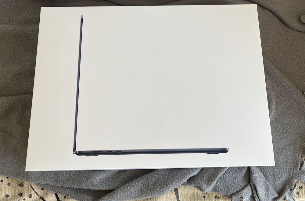 MacBook Air M3 15 inch, 2024 Midnight, 16GB, 1TB SSD, US kb, impecabil