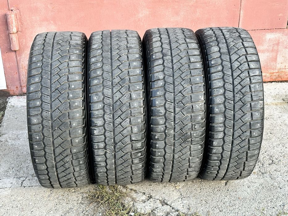 Зимняя резина 215/50 17 Viatti