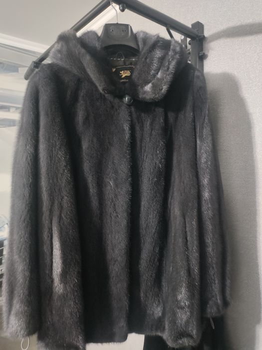 Продается норковая шуба автоледи в отличном состоянии.