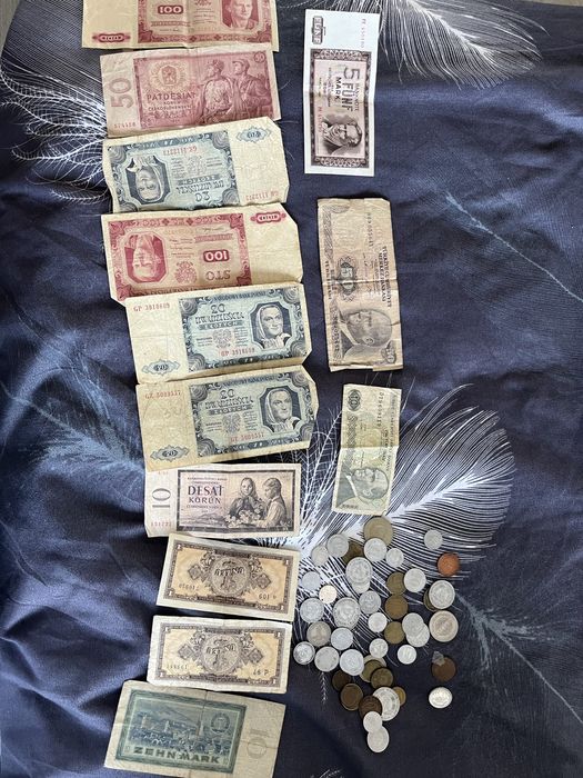 Продават се стари пари и монети