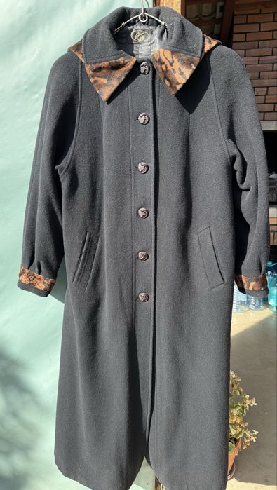 Vand palton gros , lung, cu gluga detasabila