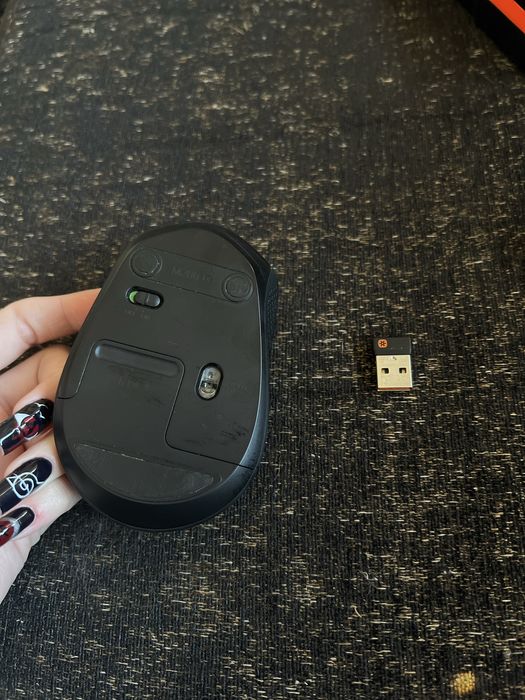 Maus wireless Logitech cu receptor USB – stare foarte bună