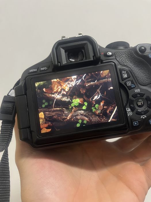 Canon EOS 600D с обектив EFS 18-55mm