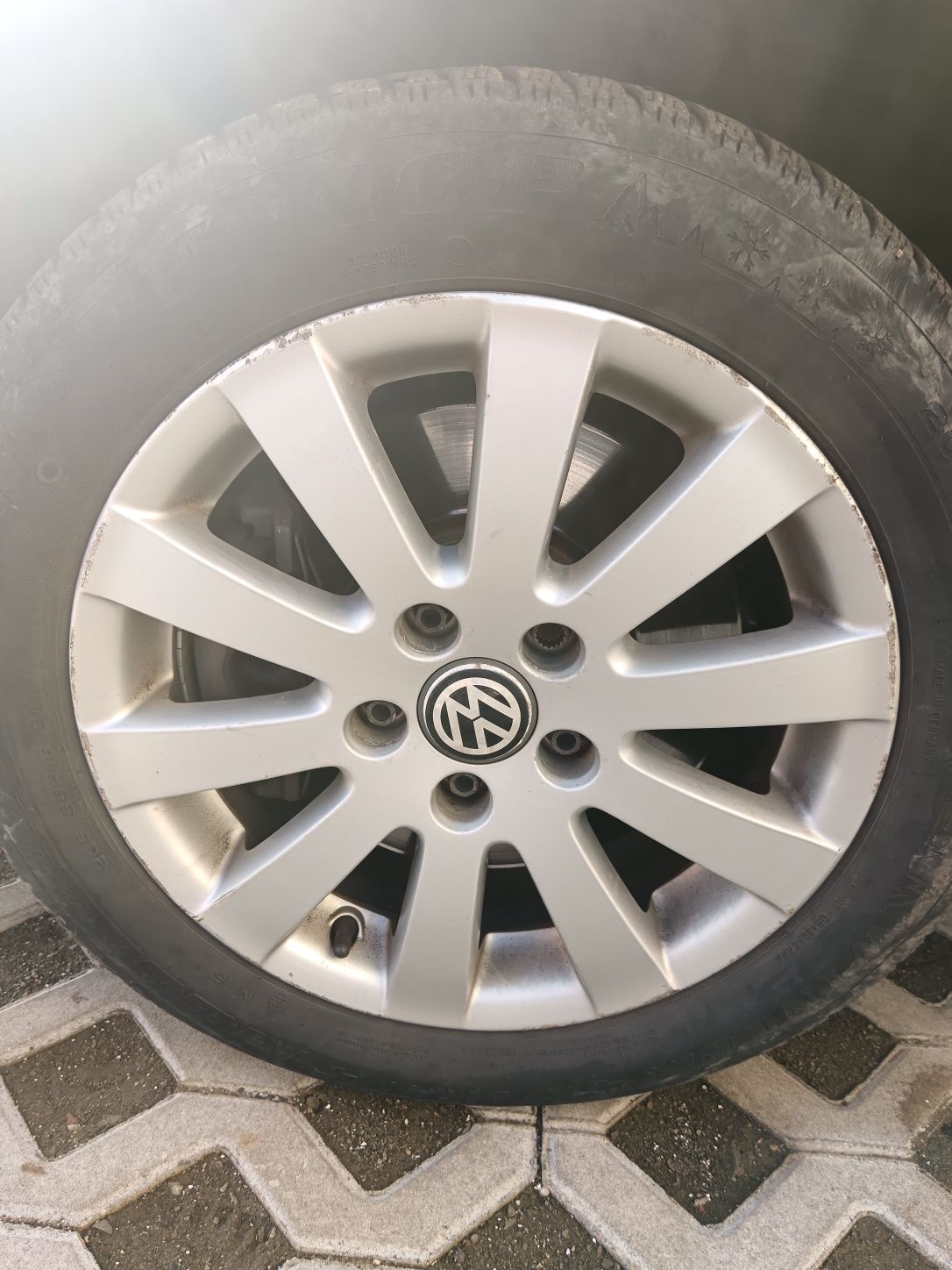 Джанти с гуми 205/55/R16 ET45.