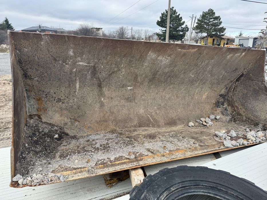 Кофа и хидравличен бързосменник за комбиниран багер JCB