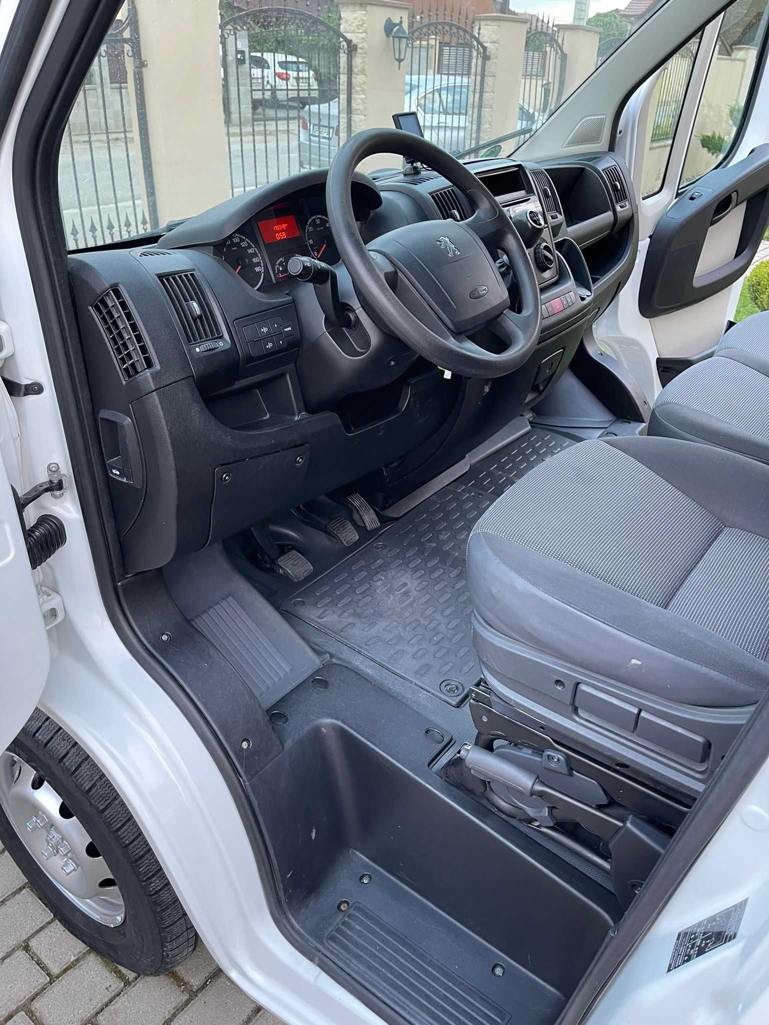 Peugeot Boxer 2.2 Diesel 2012 Euro 5 3 locuri + marfă