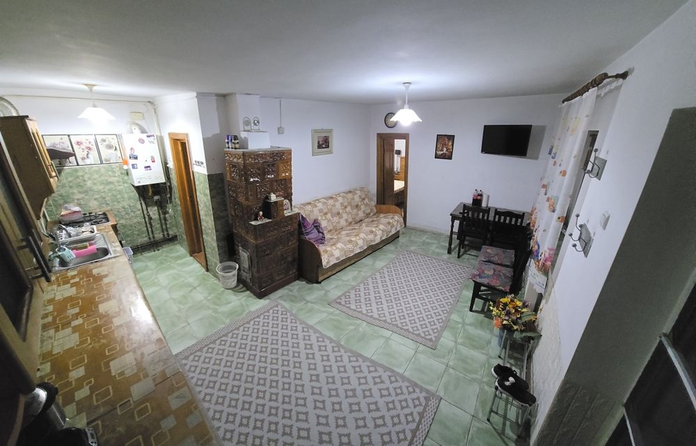 Vând casă mobilată – 3 camere + anexe, teren 714 mp – Bârlad