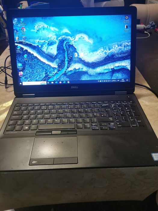 Лаптоп Dell Latitude E5570