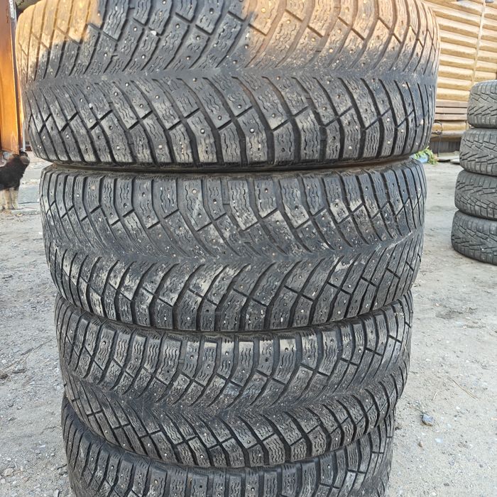 R19 225/55 Комплект зимней шипованной резины