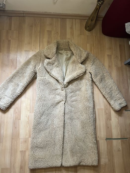 Дълго, плюшено палто