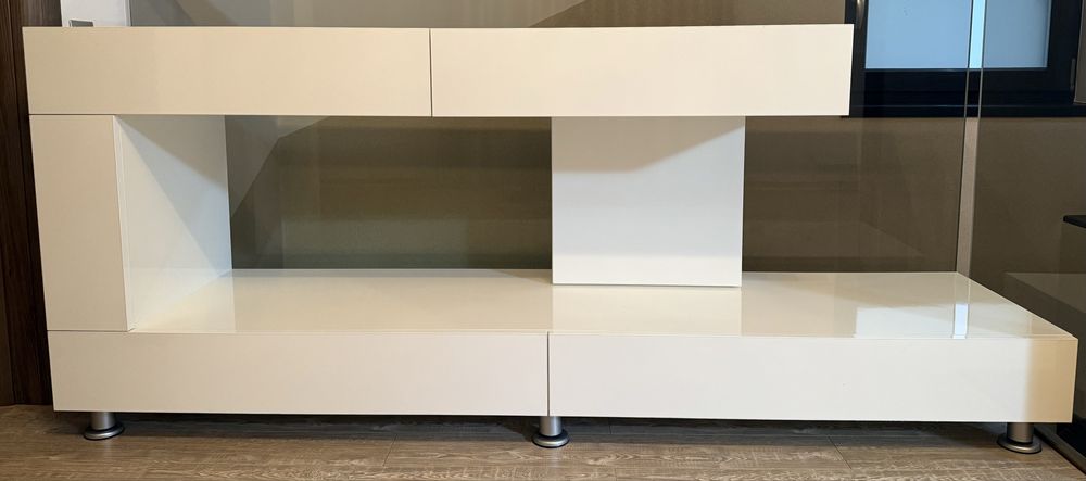 Comoda TV cu sertare