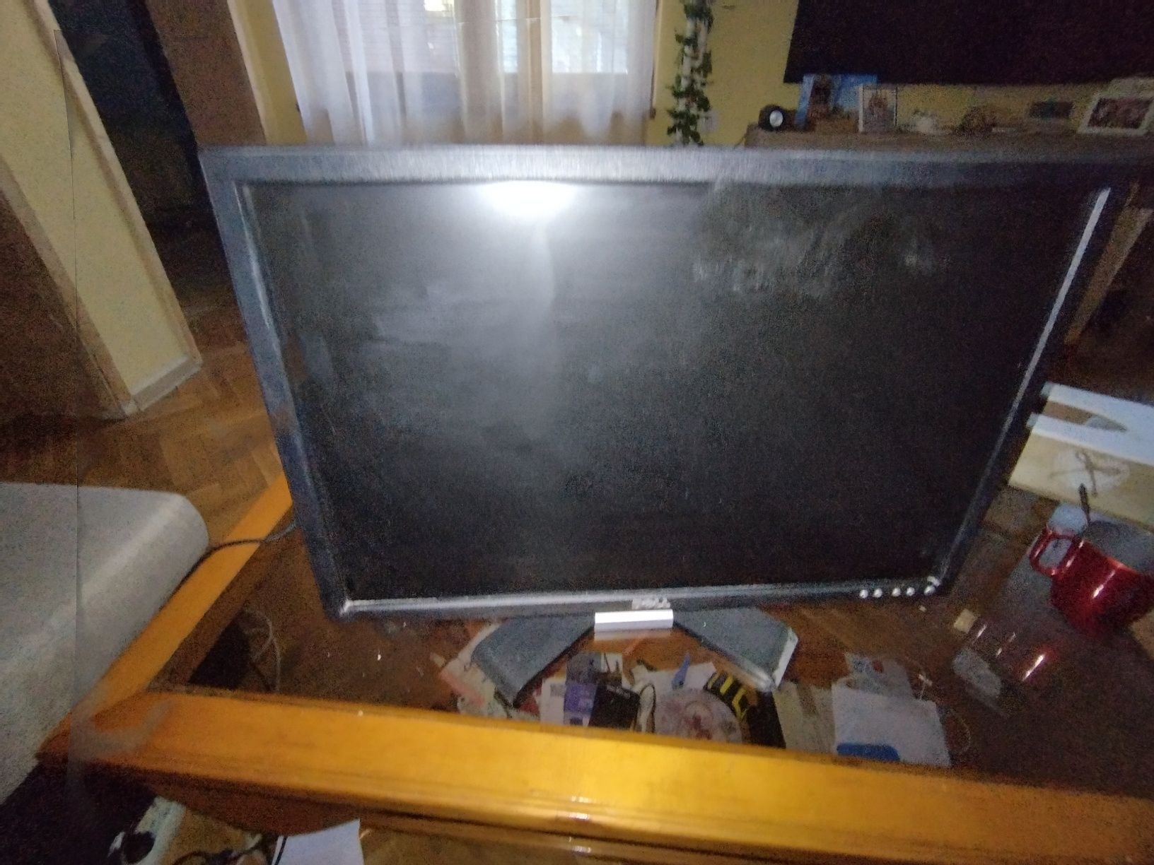 Монитор Dell E226WFPc LCD 22" продавам 2 бр, работят без забележка