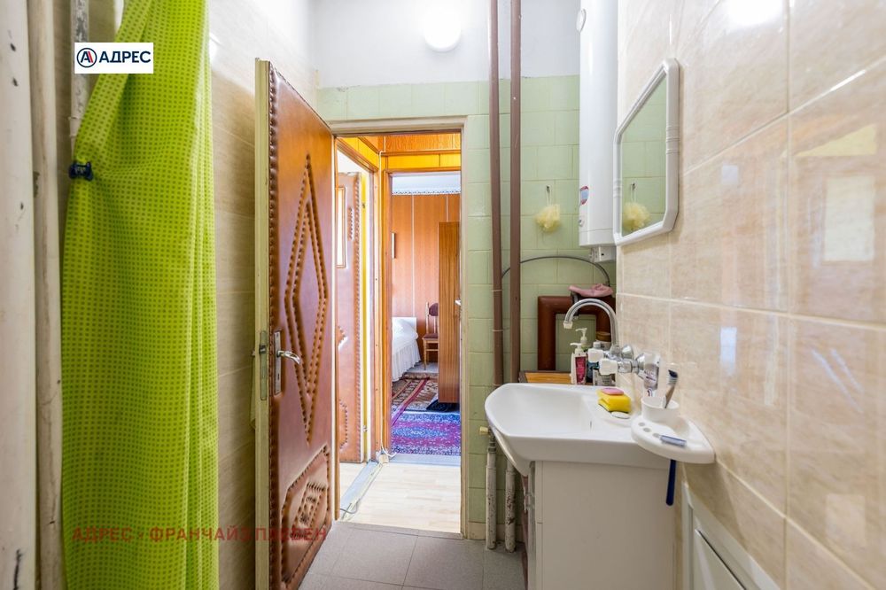 Продава се Тристаен апартамент в Плевен, Сторгозия - 75 кв.м за 1094 €/кв.м - Снимка #11