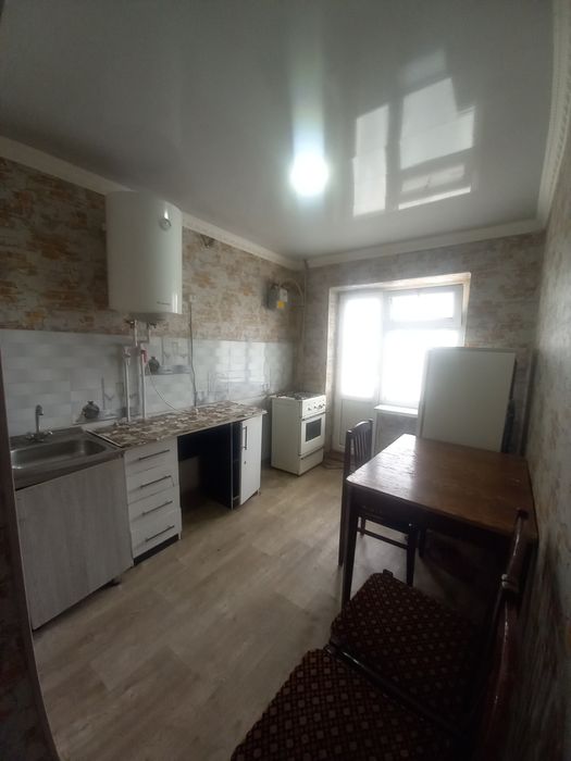 Срочно сдаётся 1 ком кв в чирчике гурпарк на против Анор банк