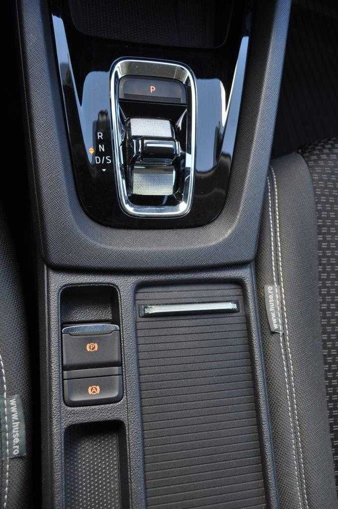 SKODA OCTAVIA IV M-HEVAMB în garanție, cutie automată, 150 C.P.