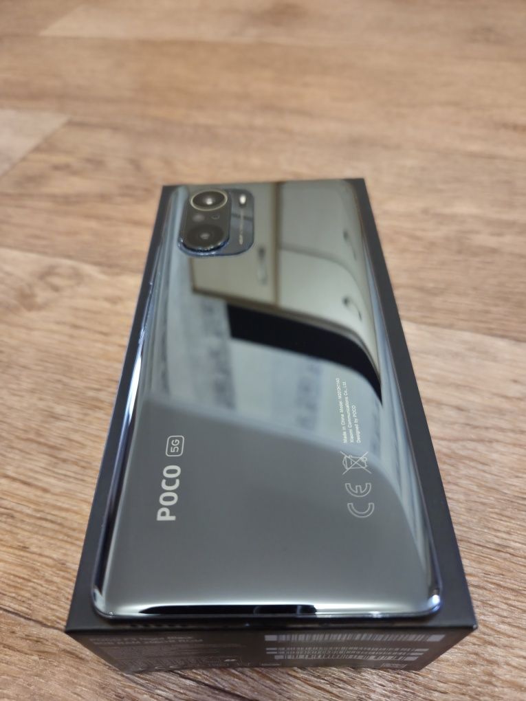 Смартфон Poco F3