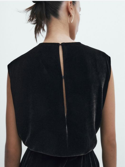 Rochie  Massimo Dutti din catifea neagra.