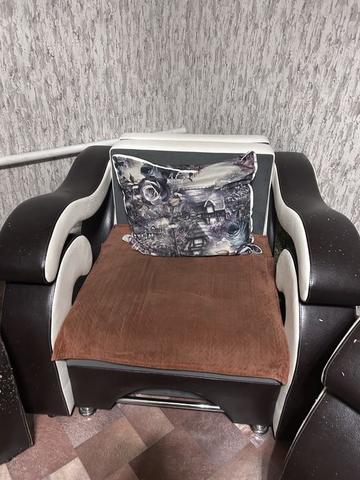 Диван , два дивана и кресло