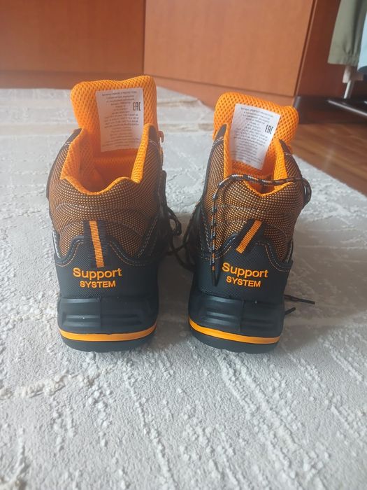 Продам ботинки новый