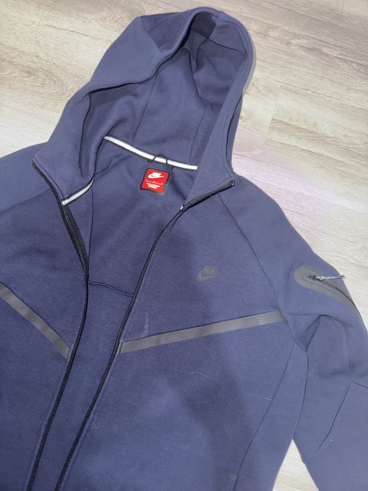 Оригинален nike tech fleece 2025 син!