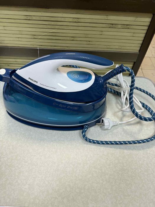 Компактна парна ютия Philips Domestic Appliances Perfect Care