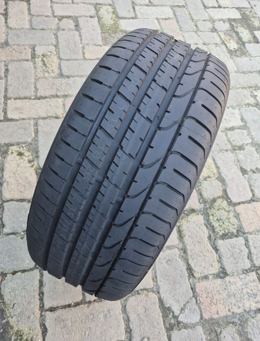O bucată 245/45 R18 vară - una Pirelli