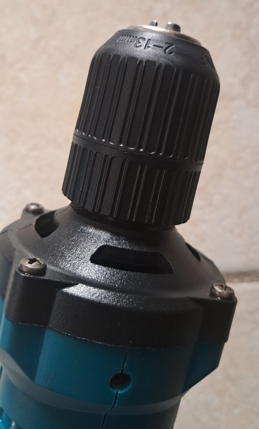 Bormasina dreapta cu baterii Makita 18 v