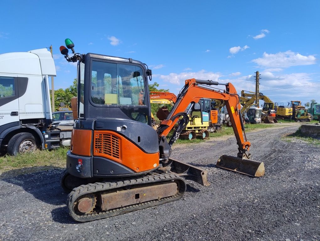 Miniexcavator Hitachi ZX29U 3100kg 2015