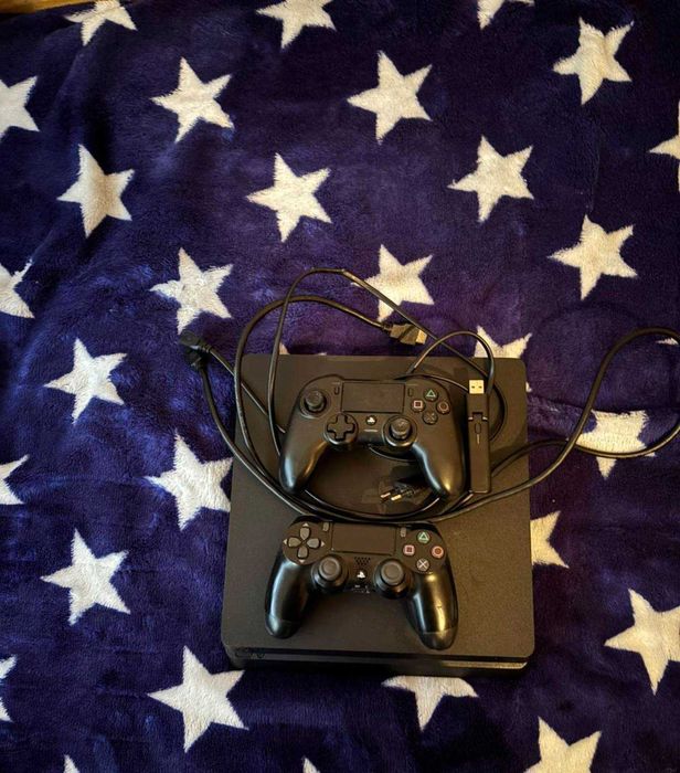 Здравейте продавам PS4 SLIM 500 GB