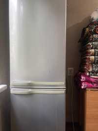Продам срочно холодильник самсунг