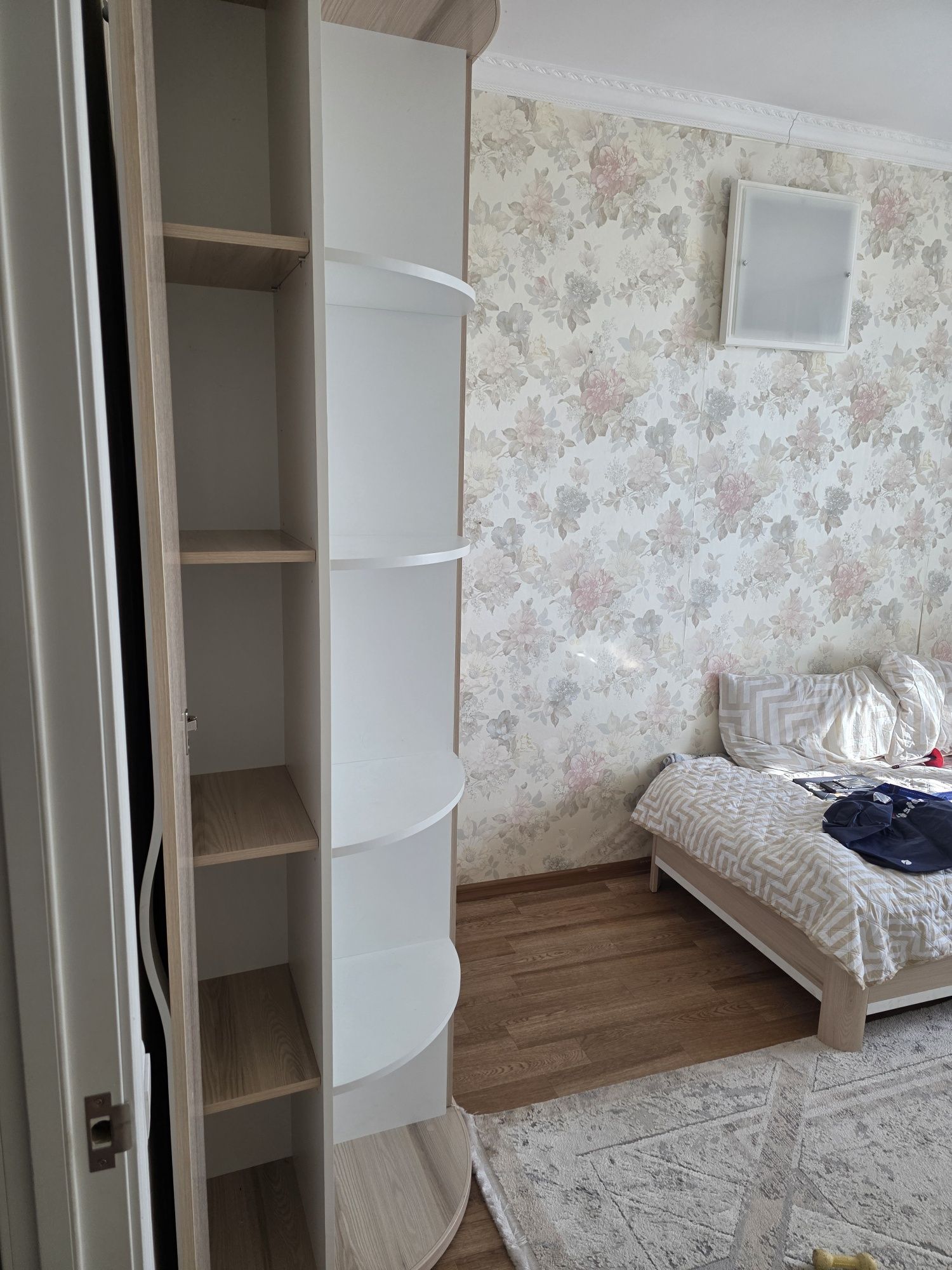 Продам шкаф и кровать