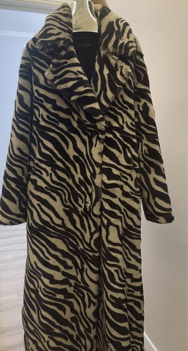 Продаю очень теплую стильную длинную шубу