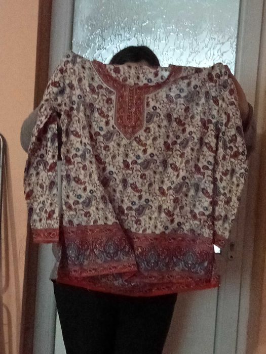 Vând bluza subțire