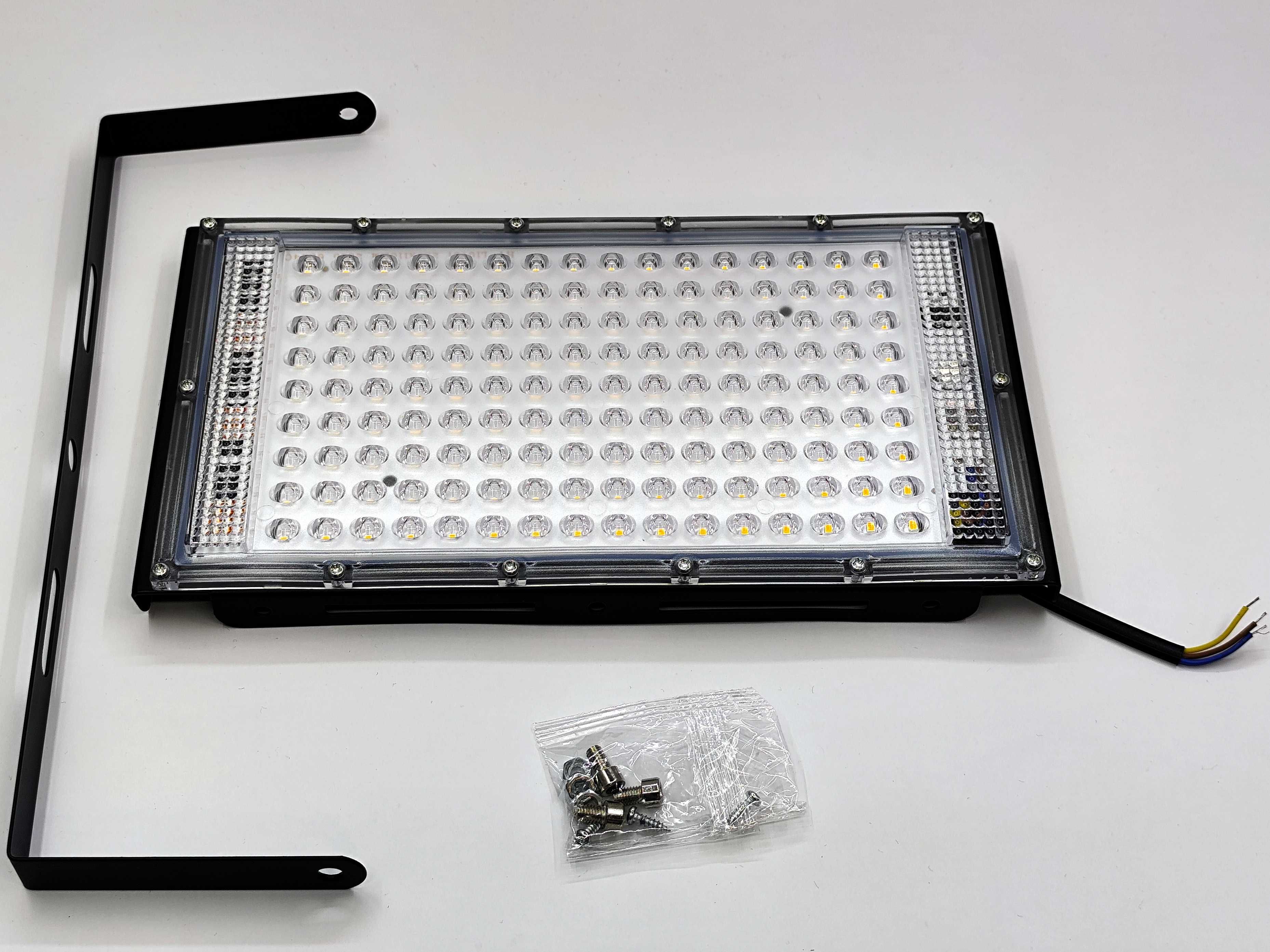 150W LED Прожектор IP65 Водоустойчив AC 220V – Топла Светлина