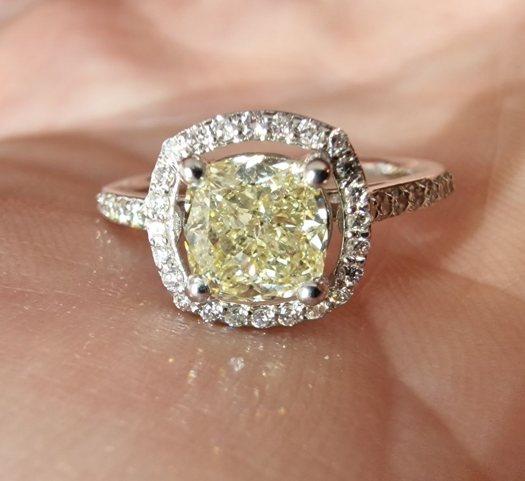 Inel aur cu diamante 1.64 ct. - diamant fancy galben 1.32 ct.