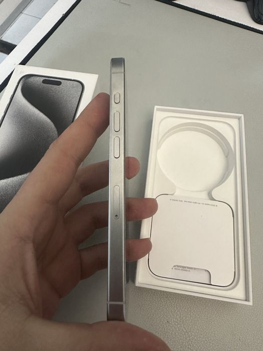 iPhone 15 Pro alb impecabil, 128 GB, baterie 88%, fără defecte
