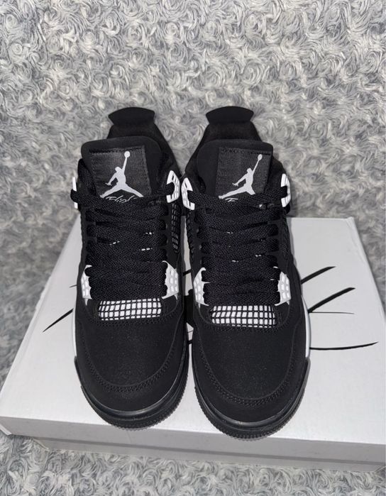 Jordan 4 white thunder