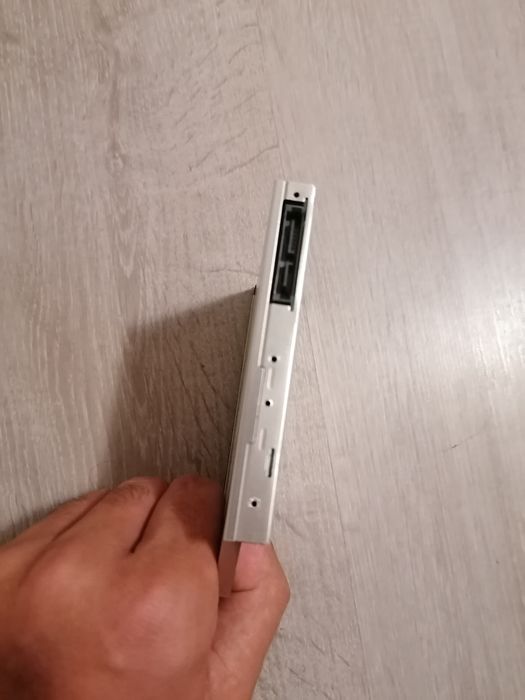 Vând DVD-Writer model GT51N pentru laptopuri